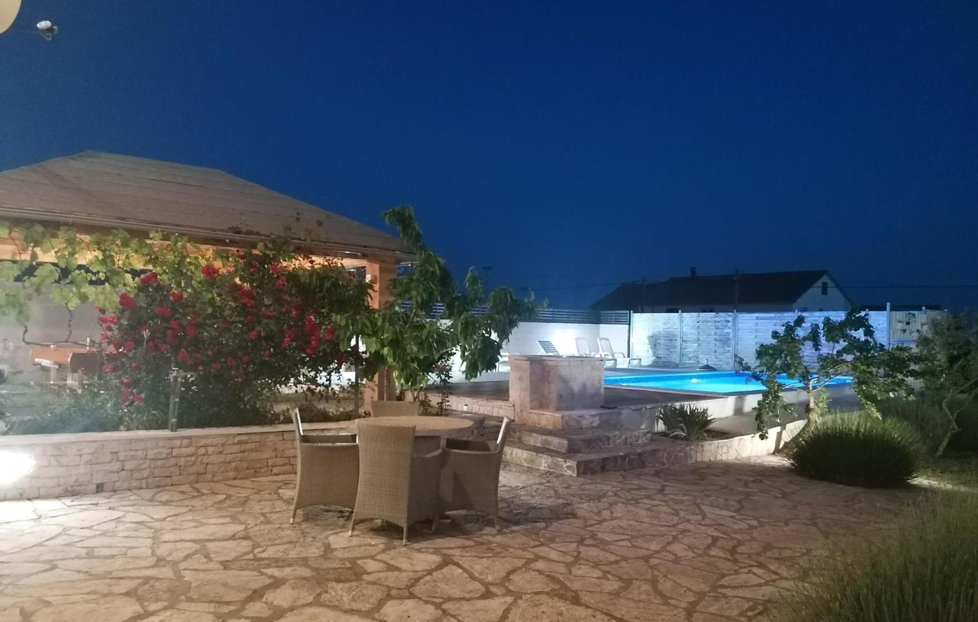 Amazing Home In Lisicic With Outdoor Swimming Pool Lisicici Exterior foto